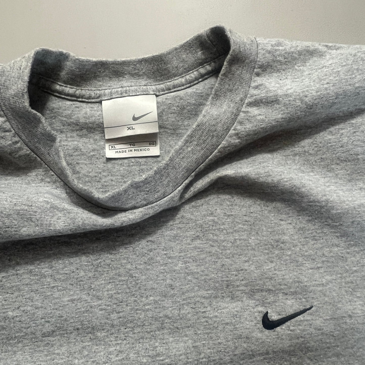 XL 2000s Grey Nike Check T-shirt
