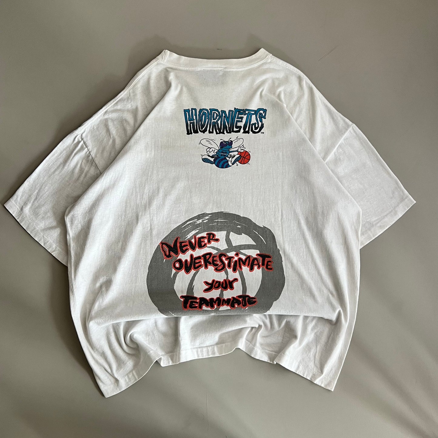 XL 90s Charlotte Hornets AOP T-shirt