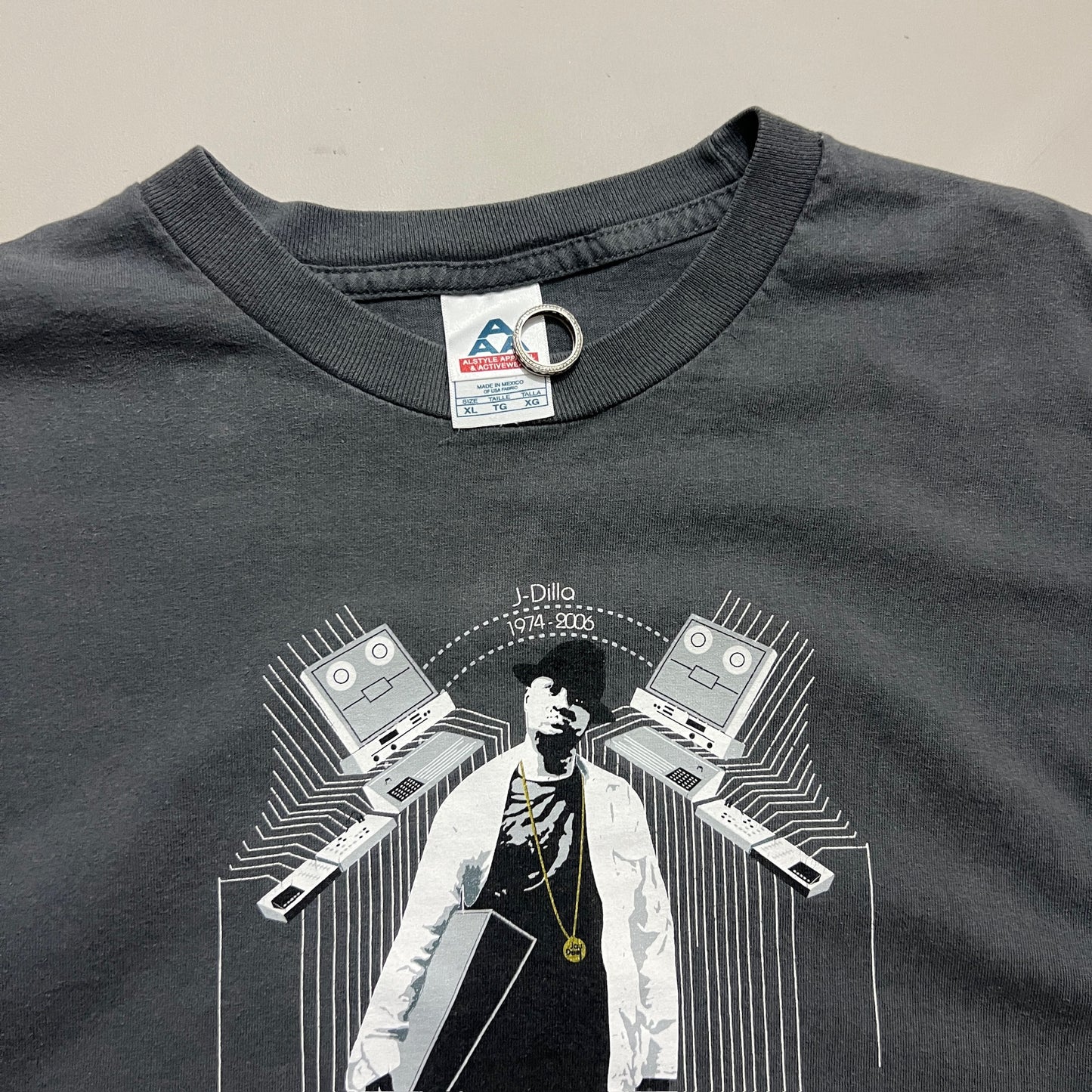 XL 2006 J. Dilla PEace of Mind Memorial T-shirt