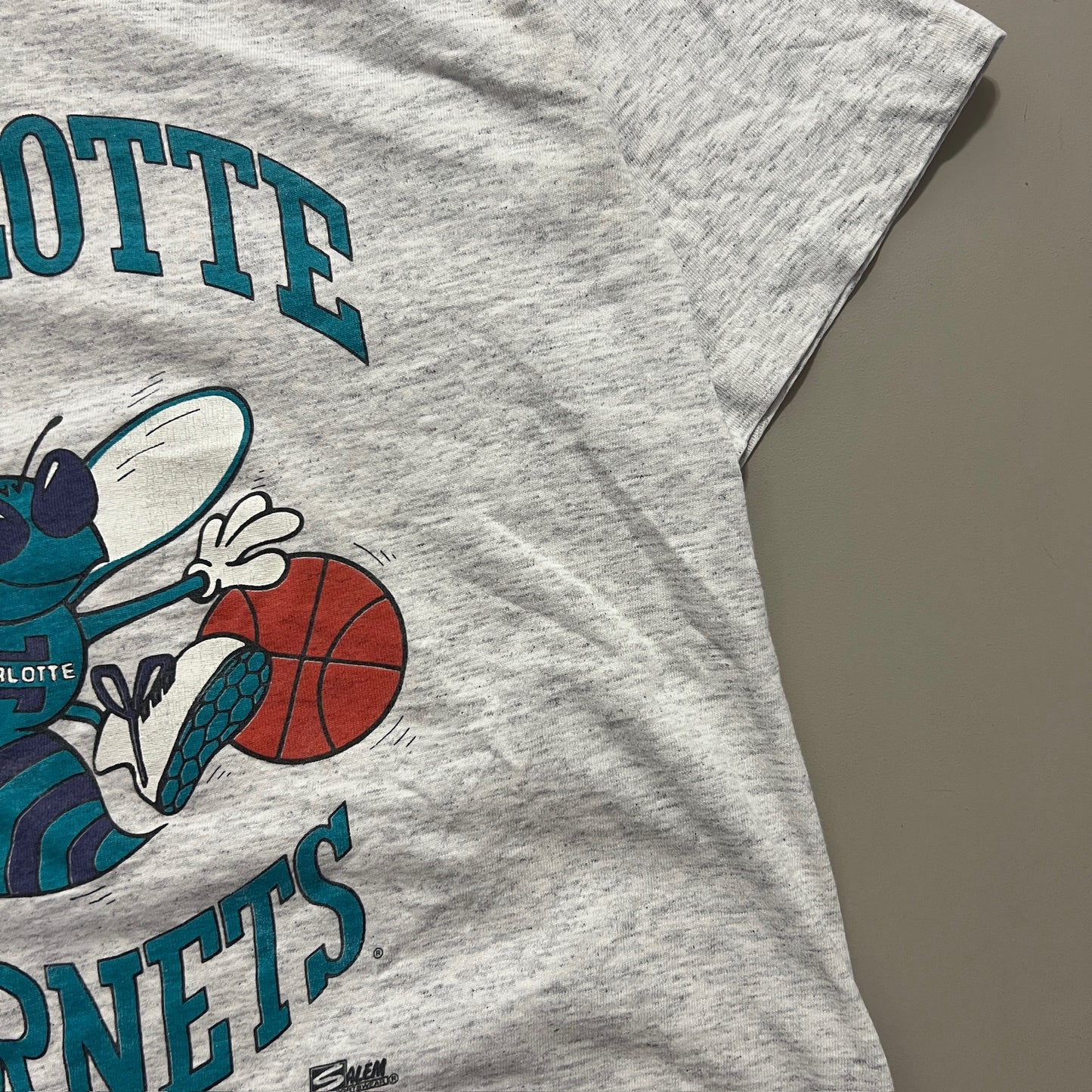 Youth Large 1990s Charlotte Hornets T-shirt