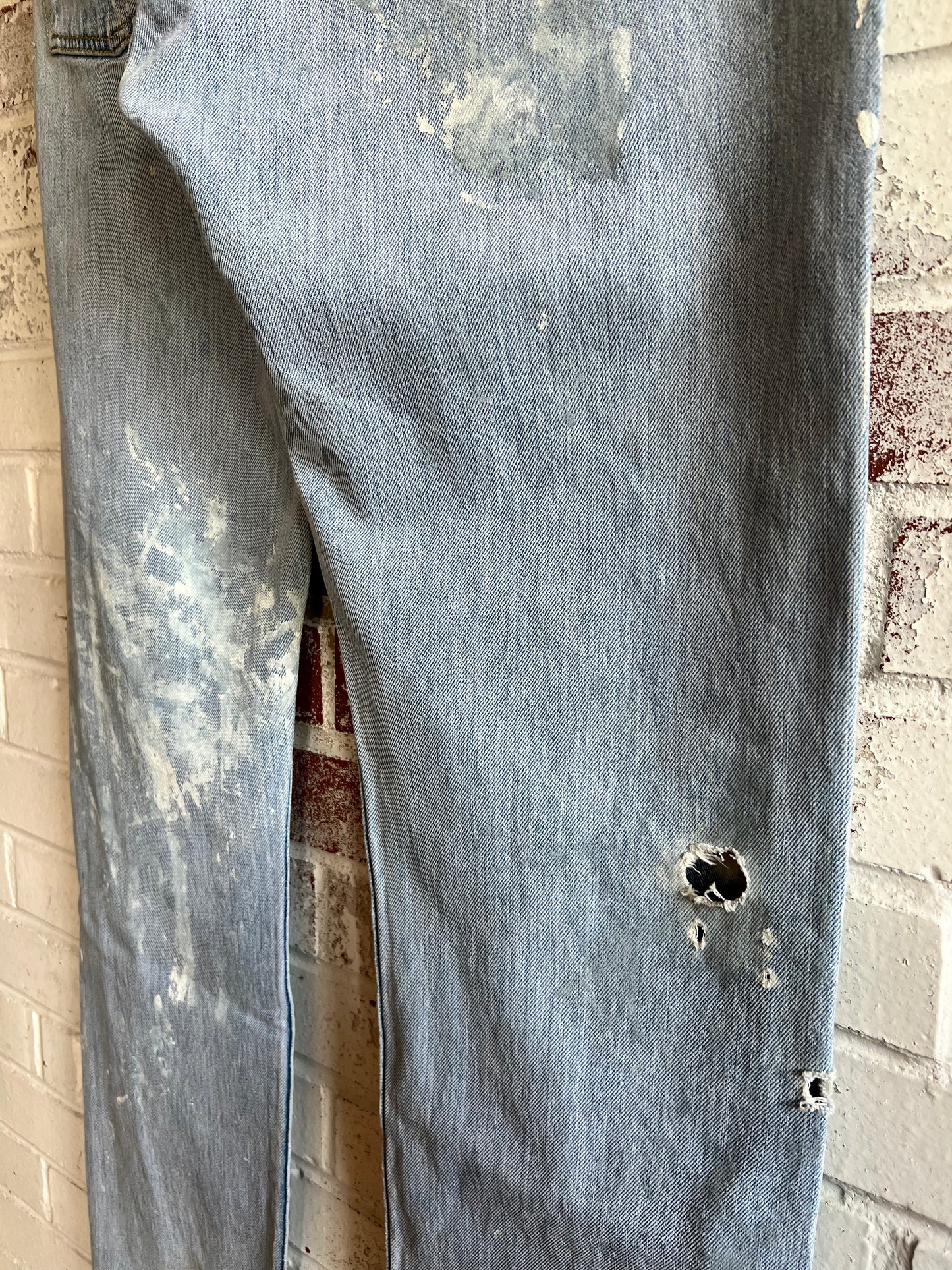36x35 2000s Paint Splattered Levi's 501