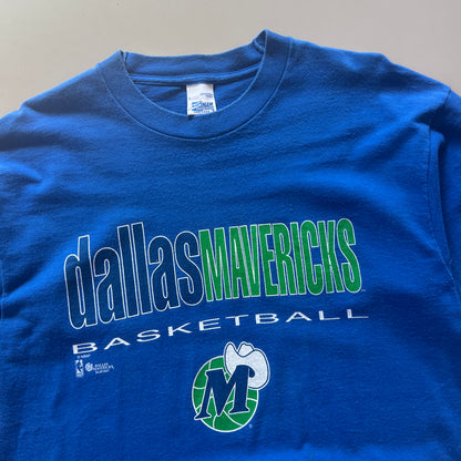 Large 1990s Dallas Mavericks Salem T-shirt