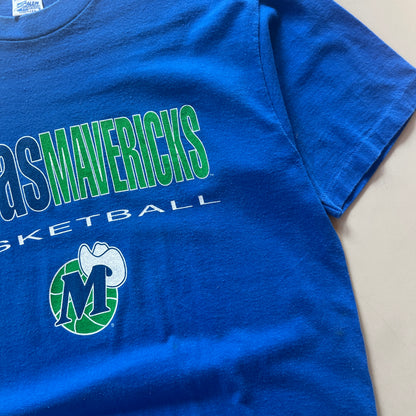 Large 1990s Dallas Mavericks Salem T-shirt