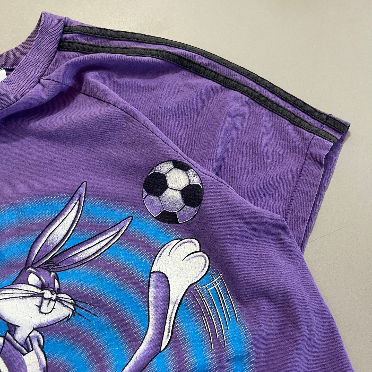 Large 1997 Six Flags Bugs Kickers T-shirt
