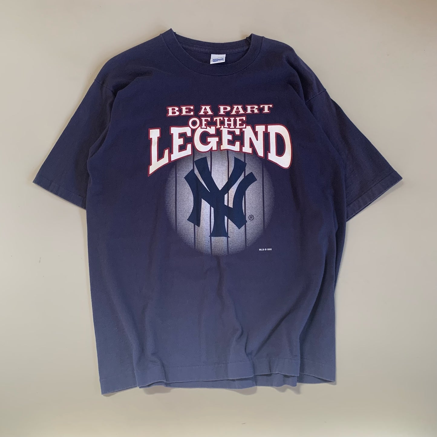Large 1995 New York Yankees Legend T-shirt