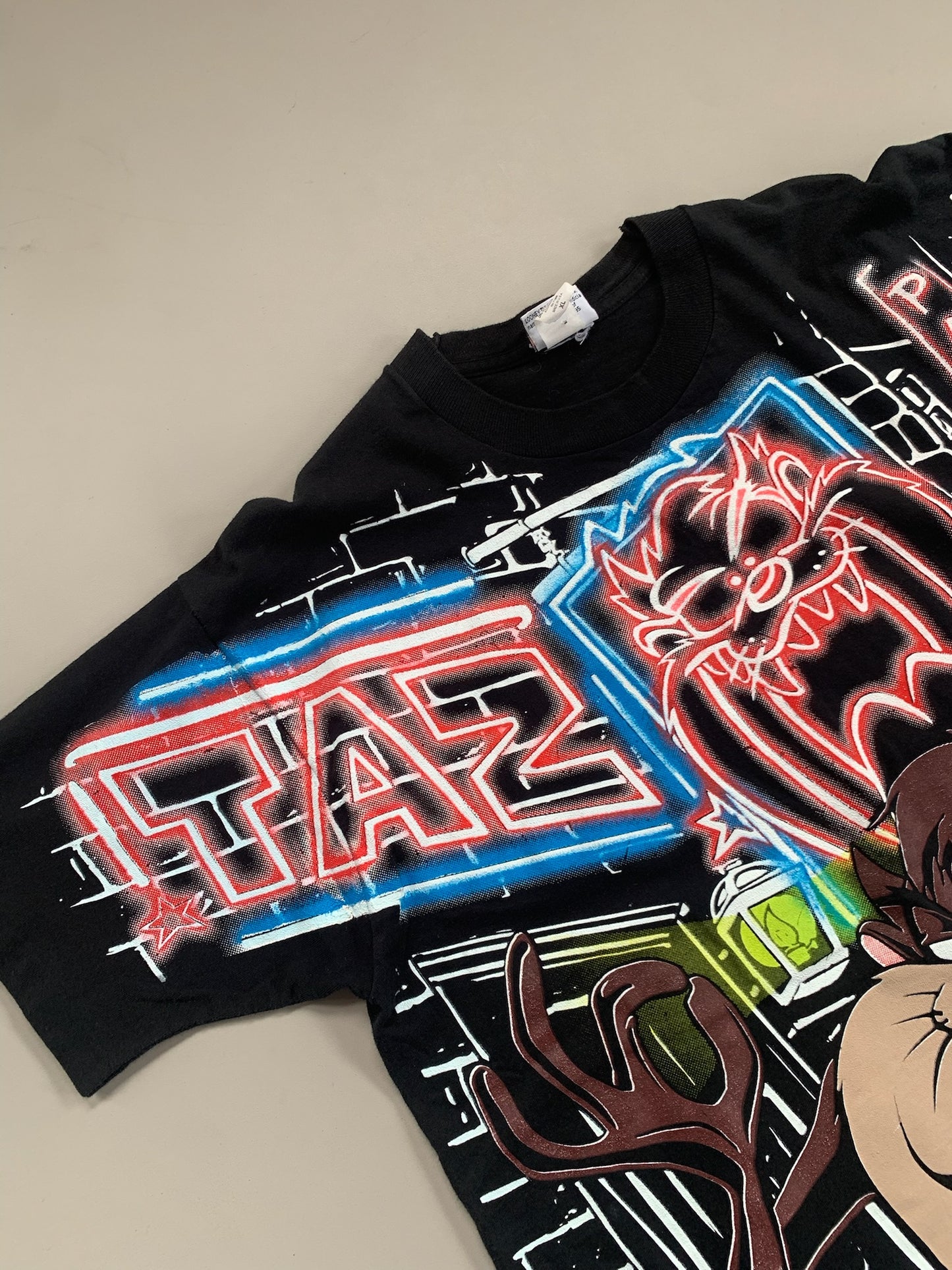 XL 1995 Loony Tunes Taz Motel AOP T-shirt