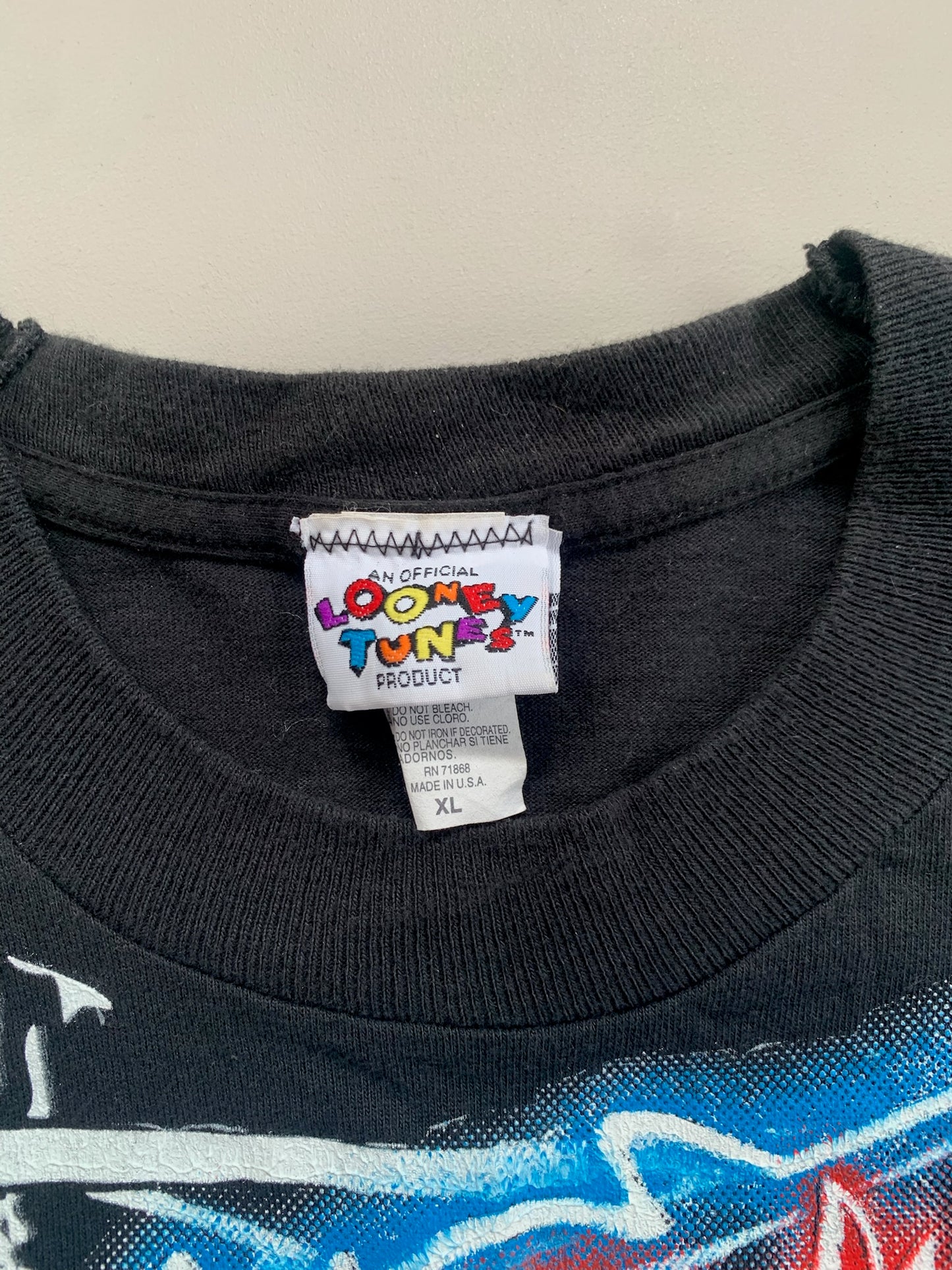 XL 1995 Loony Tunes Taz Motel AOP T-shirt