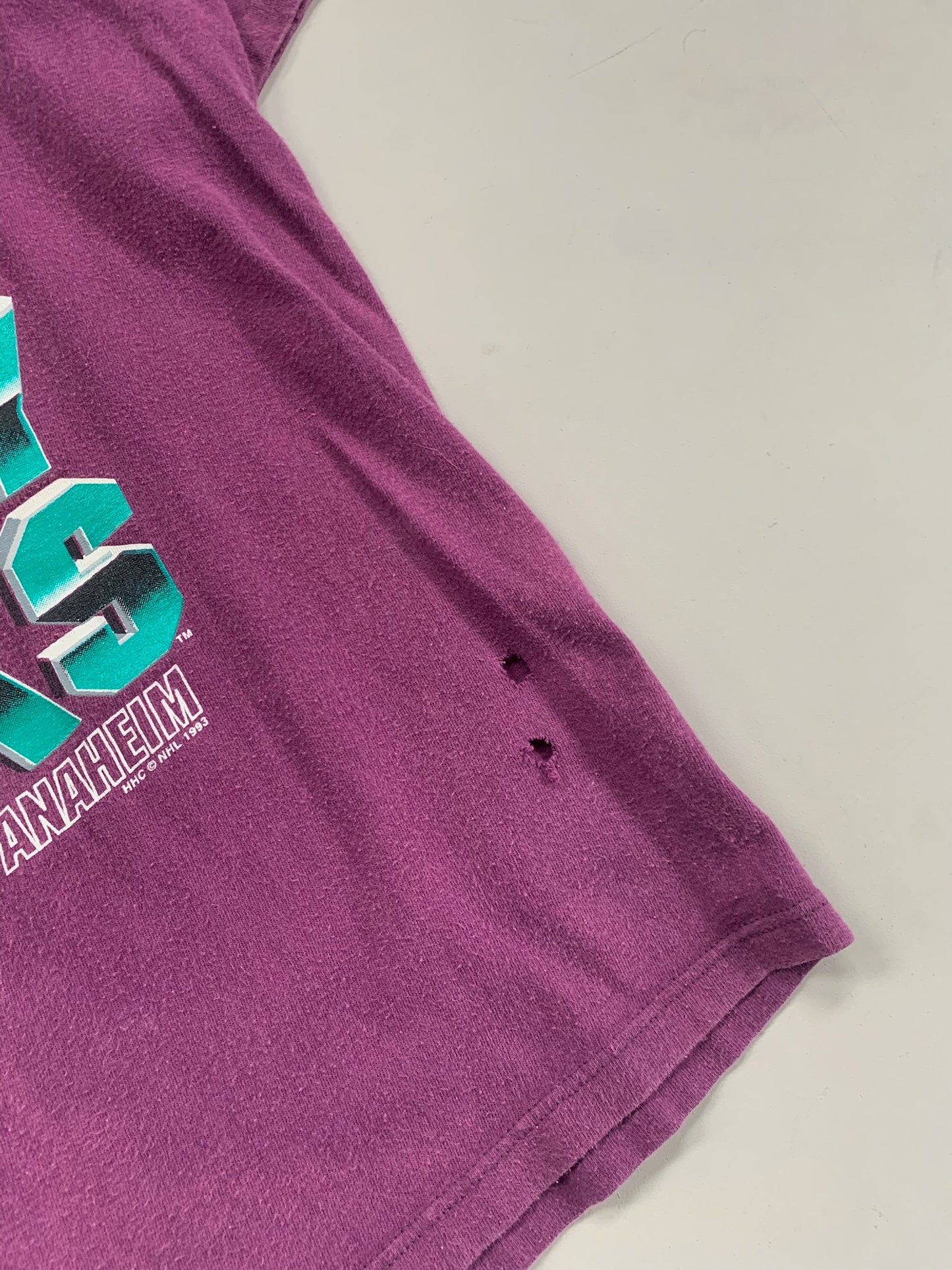 Small 1993 Might Ducks T-shirt