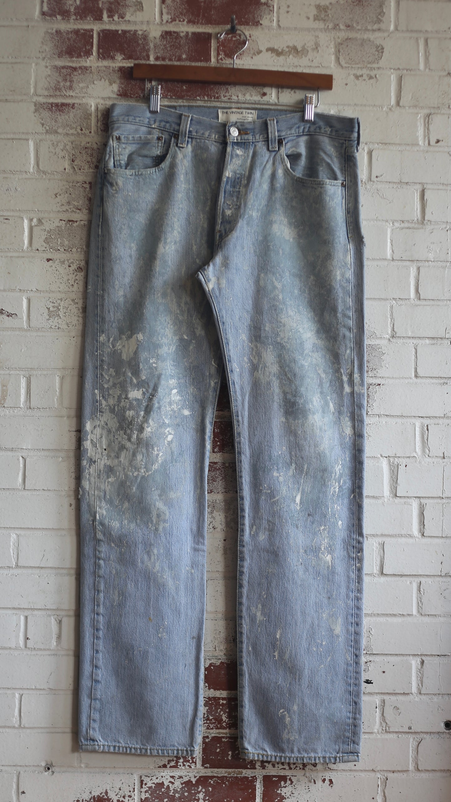 36x35 2000s Paint Splattered Levi's 501