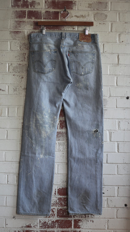 36x35 2000s Paint Splattered Levi's 501