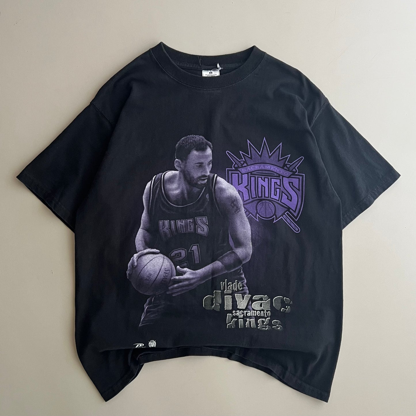 Large 2000s Sacramento Kings Vlade Divac T-shirt