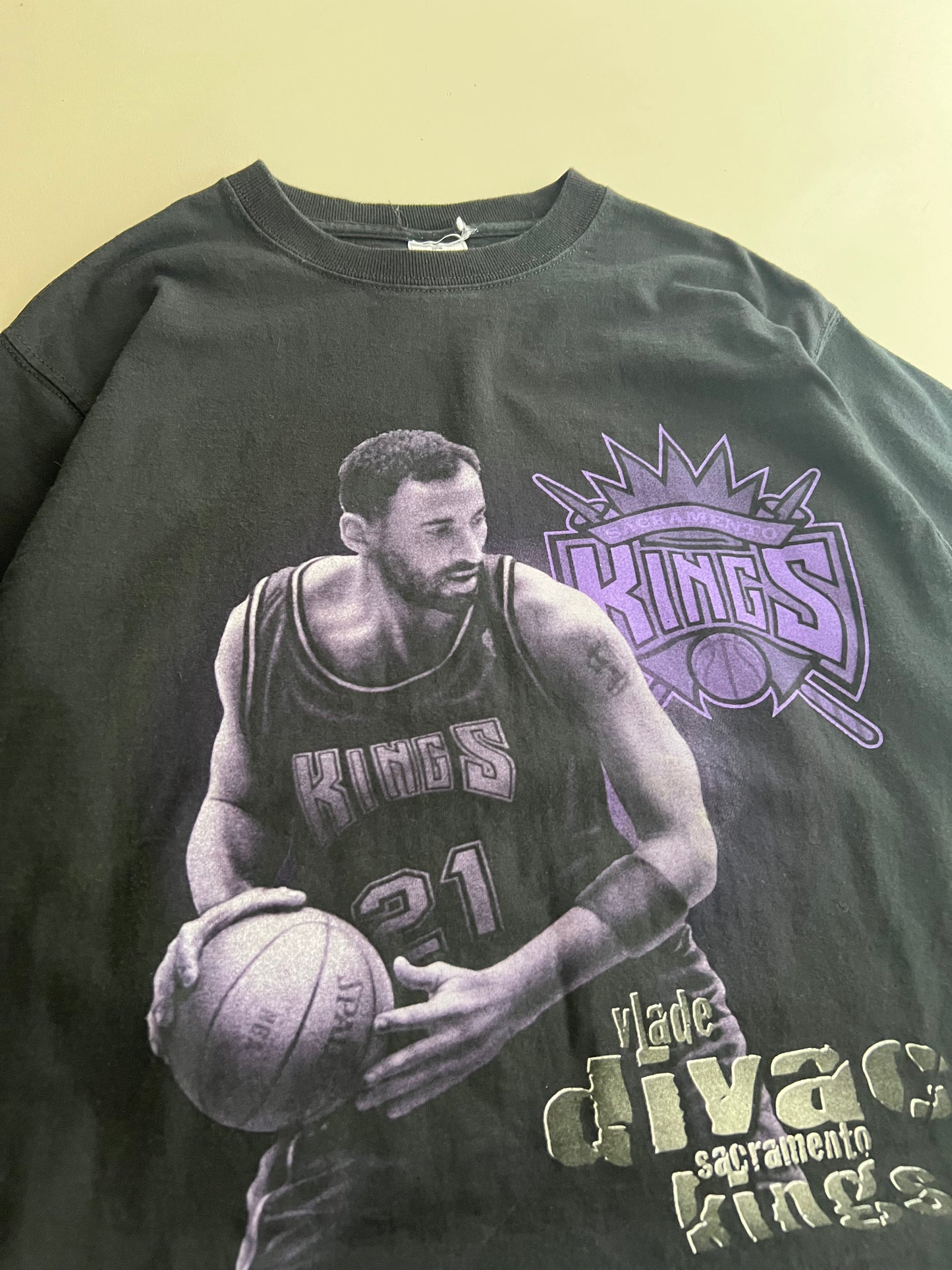 Large 2000s Sacramento Kings Vlade Divac T-shirt