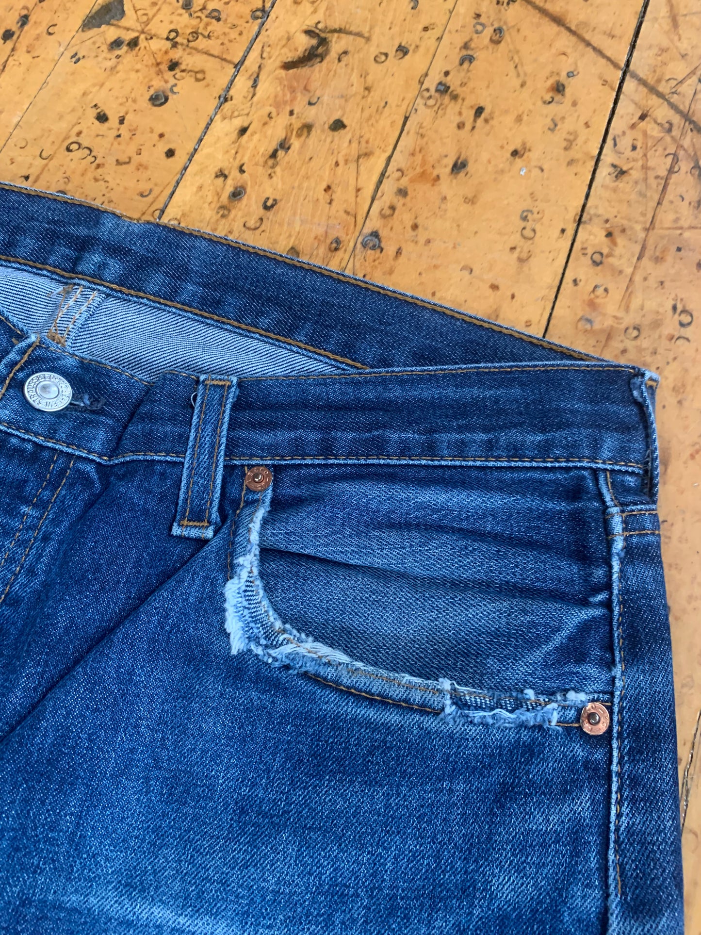 34x30 2001 Distressed Levi's 501