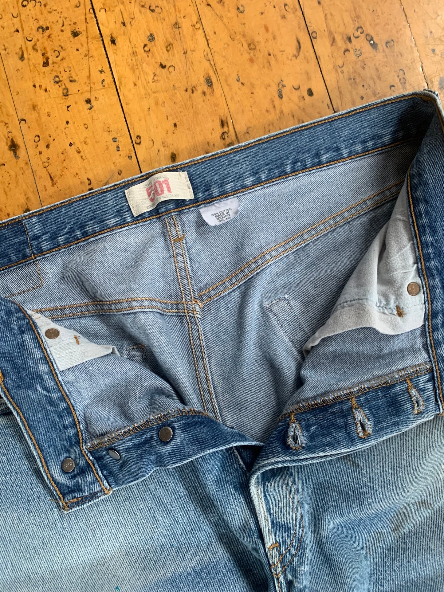 34x30 2000s Distressed Levi's 501