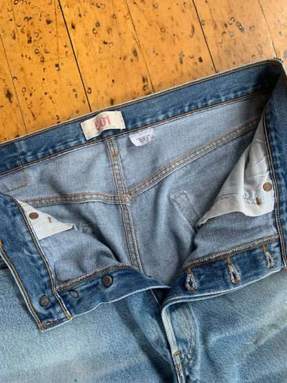 34x30 2000s Distressed Levi's 501