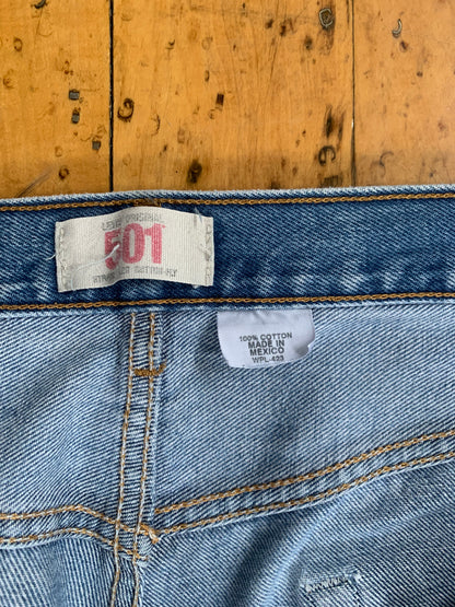 34x30 2000s Distressed Levi's 501