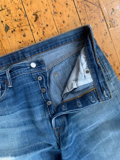 35x30 2000s Worn Levi's 501