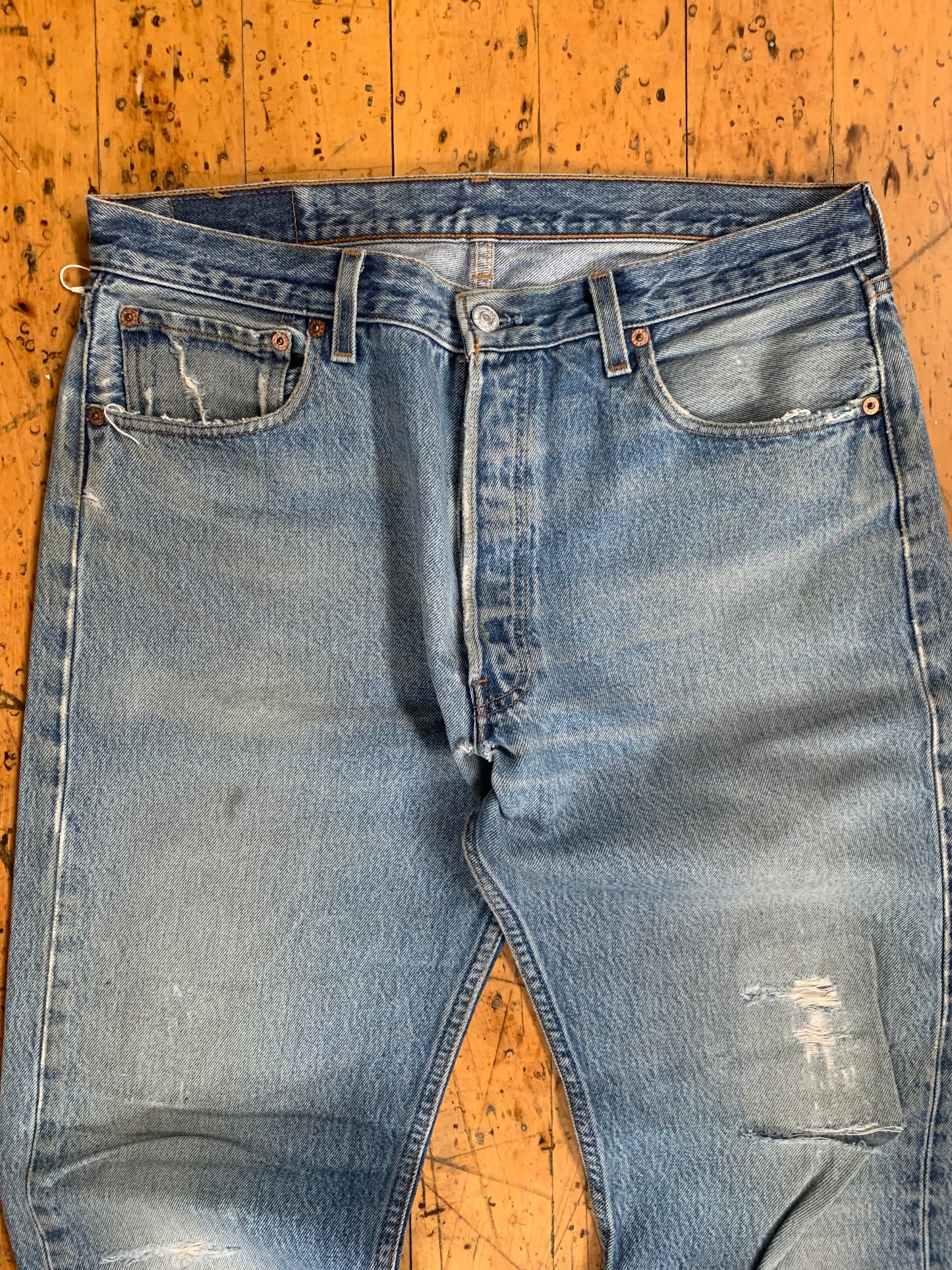 34x30 1980s Distressed Light Wash Levi's 501