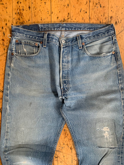 34x30 1980s Distressed Light Wash Levi's 501