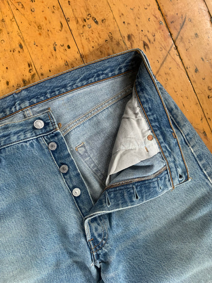 34x30 1980s Distressed Light Wash Levi's 501