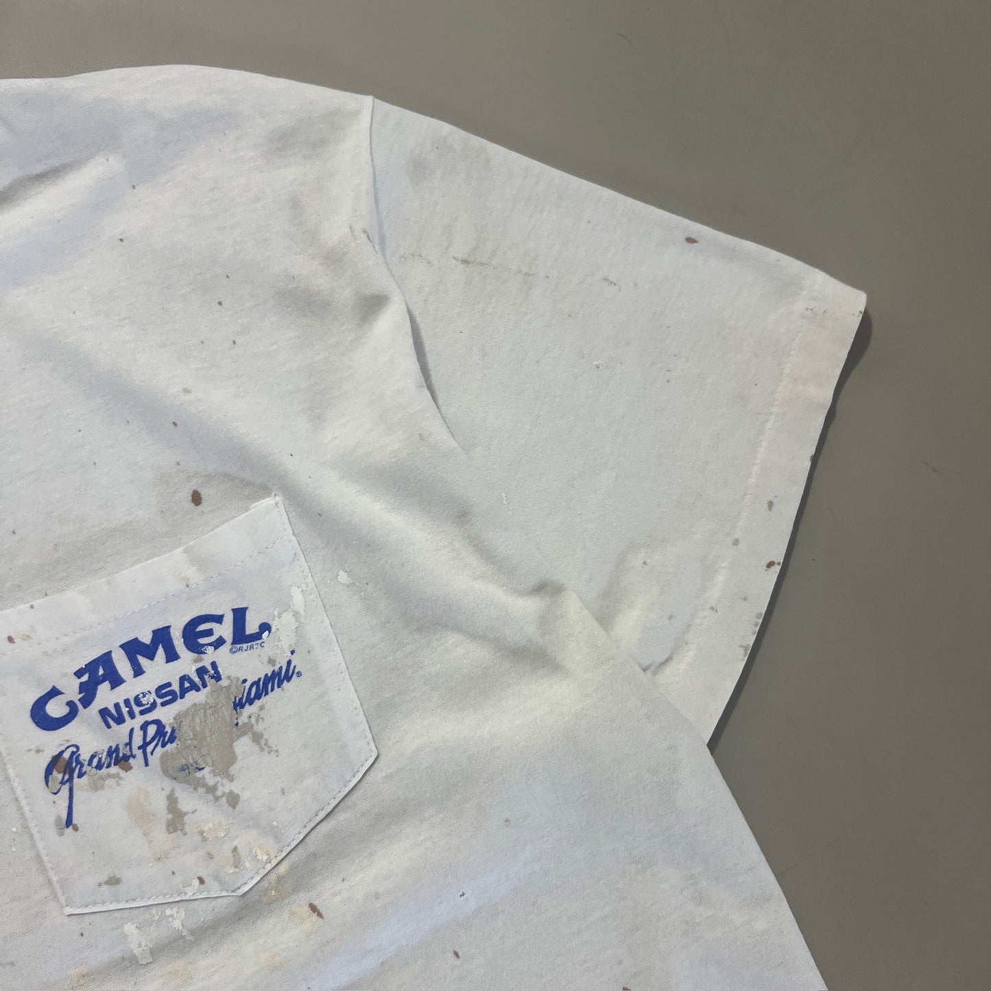 Large 1990s Distressed Camel Smooth Charger T-shirt