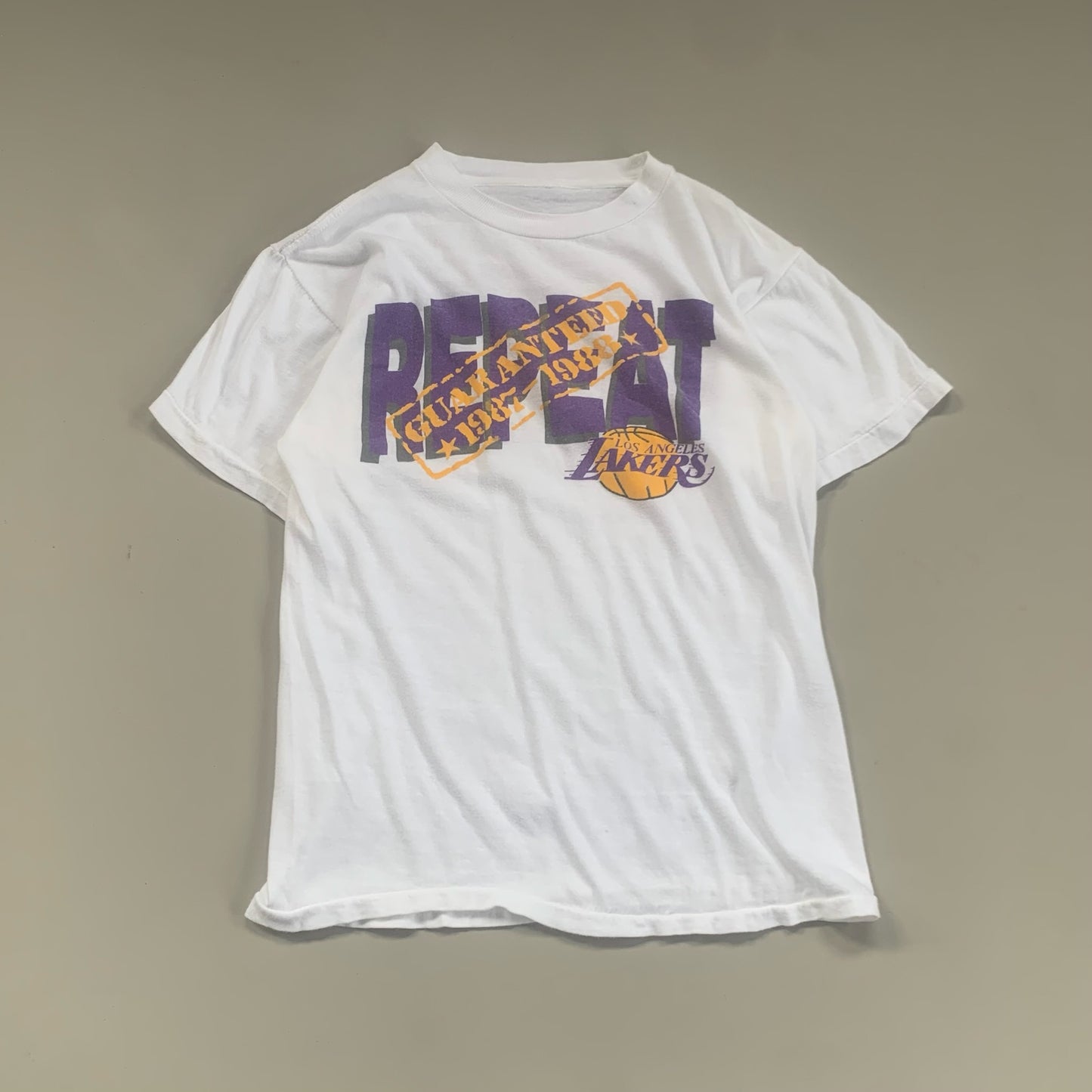 Small 1988 Los Angeles Lakers Guarenteed T-shirt