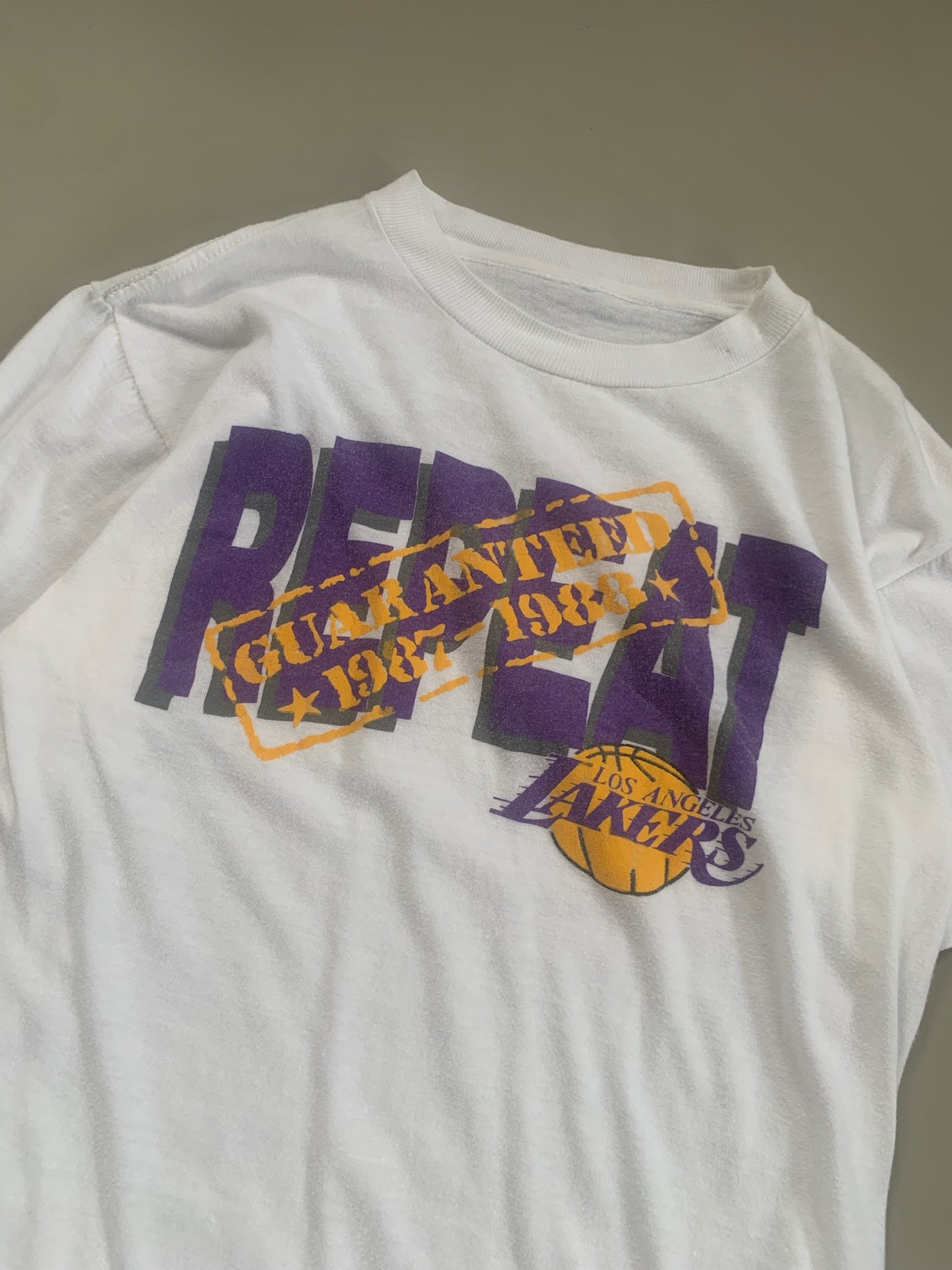 Small 1988 Los Angeles Lakers Guarenteed T-shirt