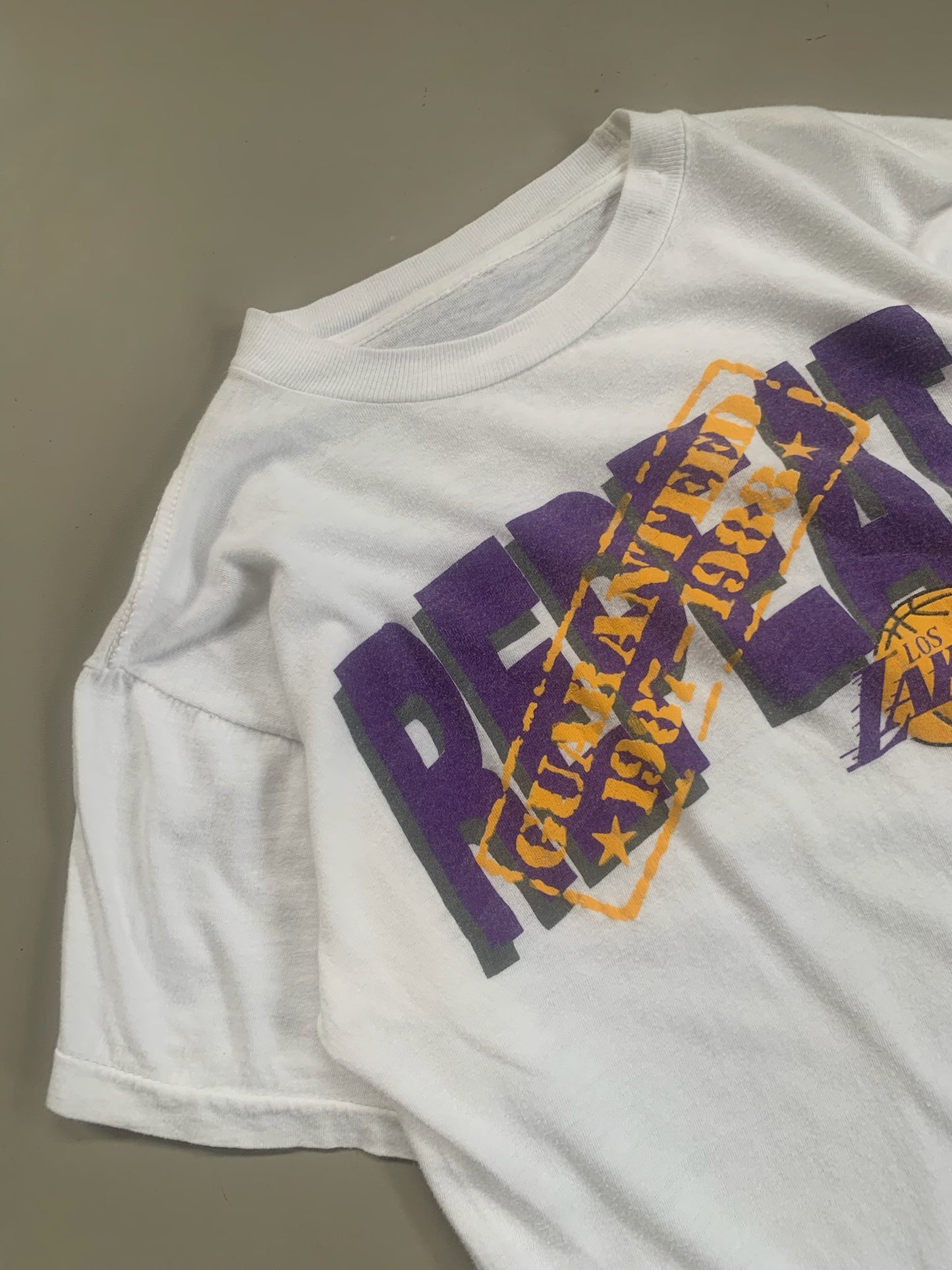 Small 1988 Los Angeles Lakers Guarenteed T-shirt