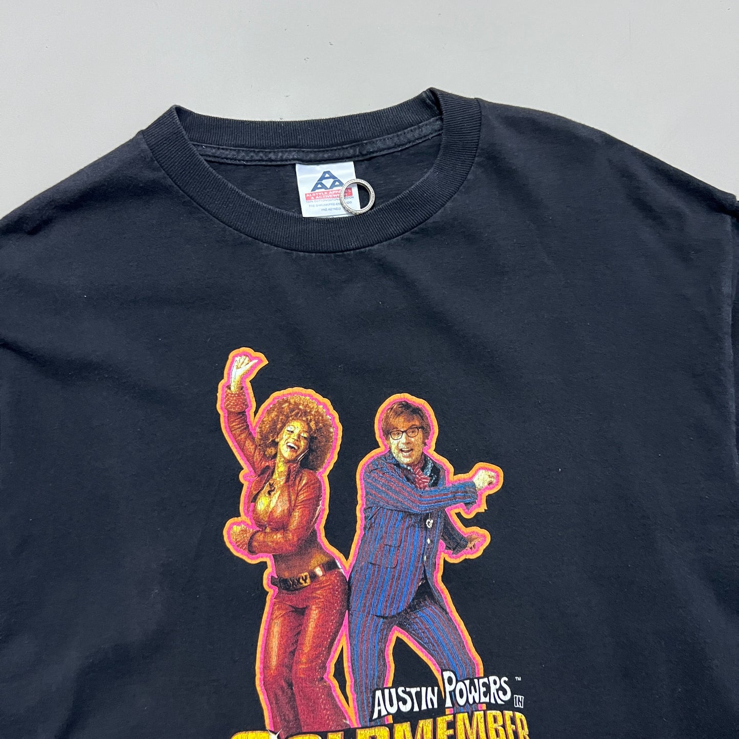Large 2002 Austin Powers Gold Member T-shirt
