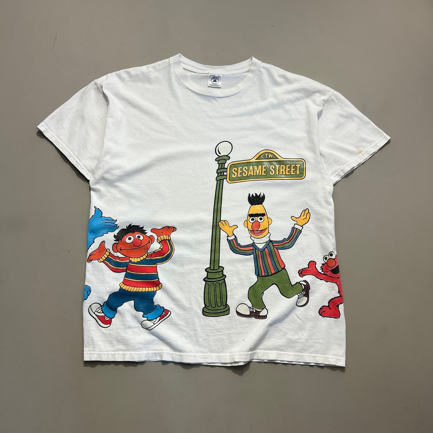 XL 90s Sesame Street Wrap Around T-shirt