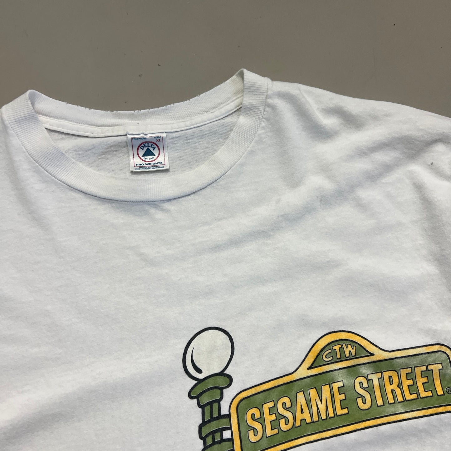 XL 90s Sesame Street Wrap Around T-shirt