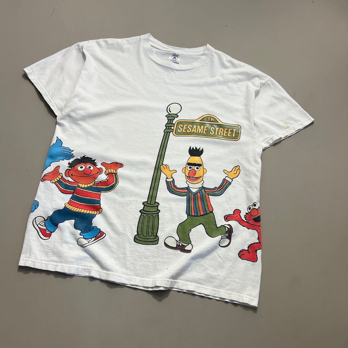 XL 90s Sesame Street Wrap Around T-shirt