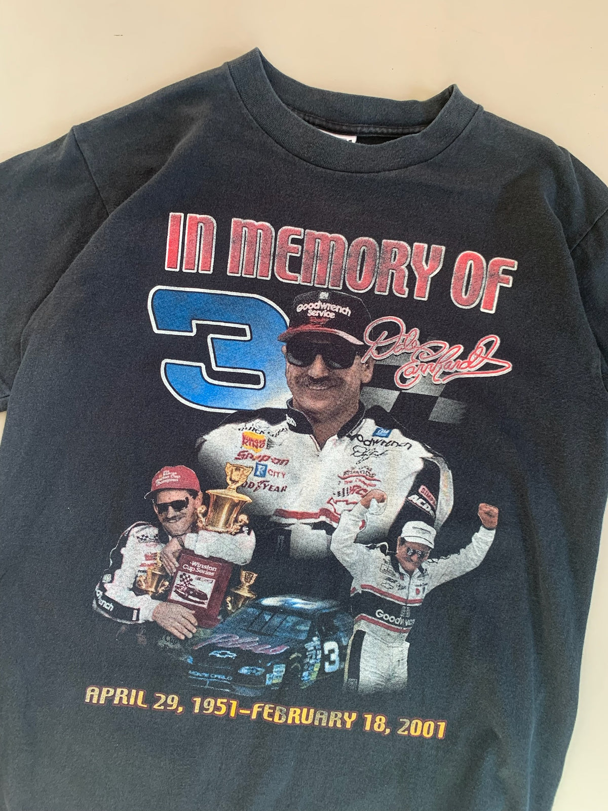 Large 2001 In Memory of Dale Earnhardt T-shirt