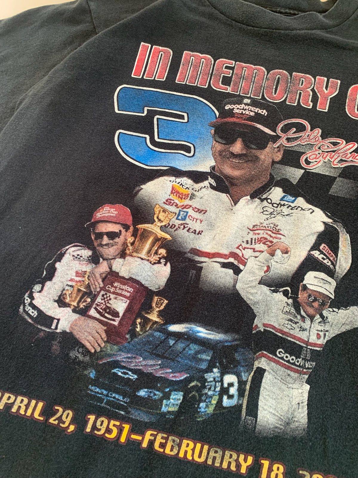Large 2001 In Memory of Dale Earnhardt T-shirt