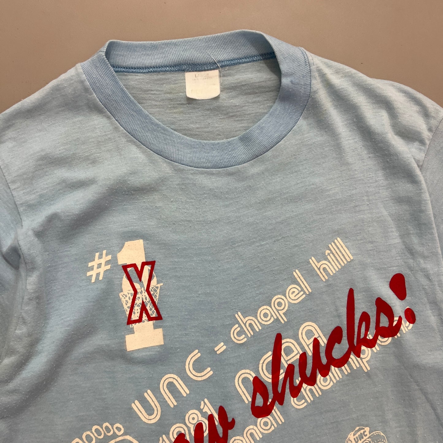 Large 1981 North Carolina Tar Heels BootLeg Aw Shucks T-shirt