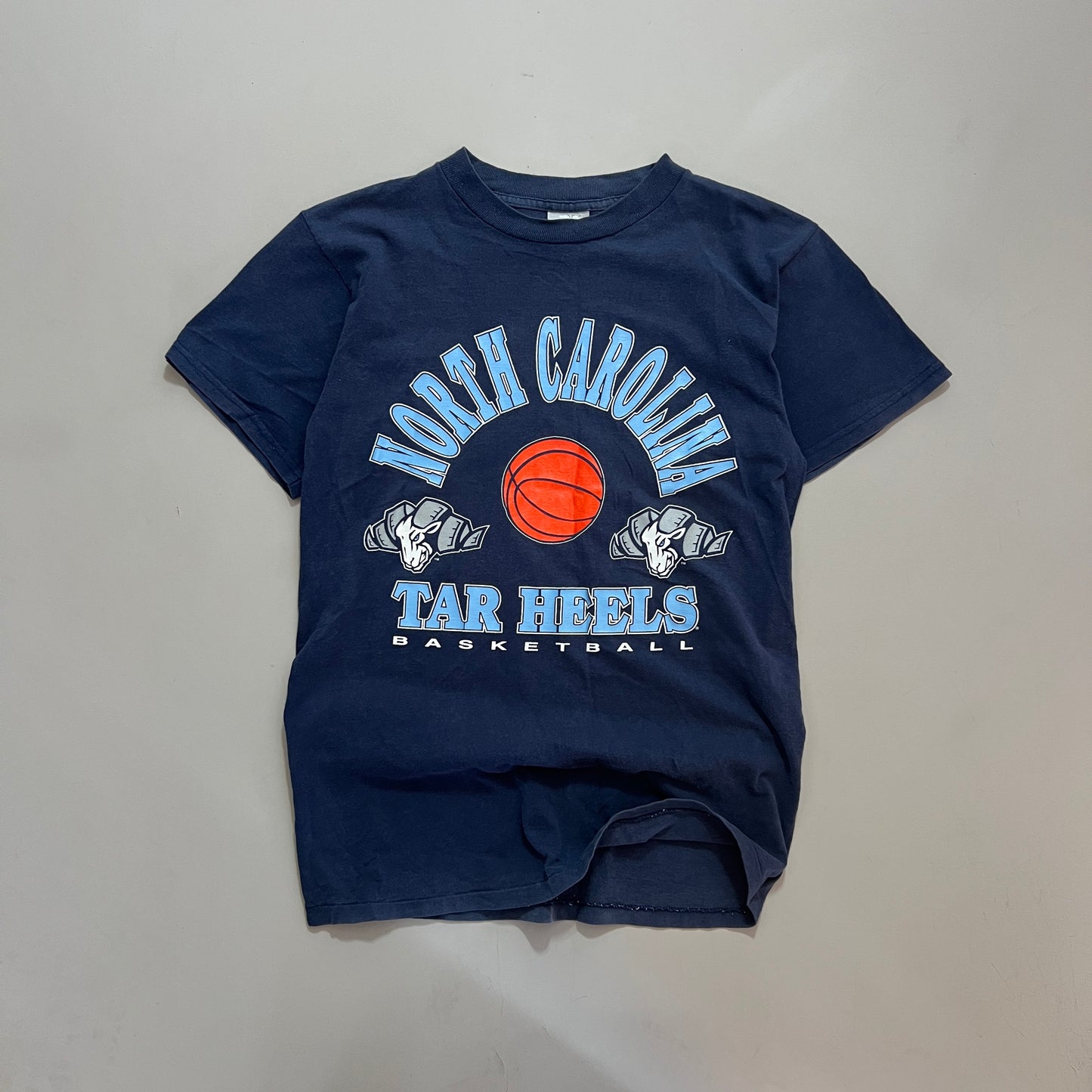 Medium 2000s North Carolina Tar Heels Basketball T-shirt