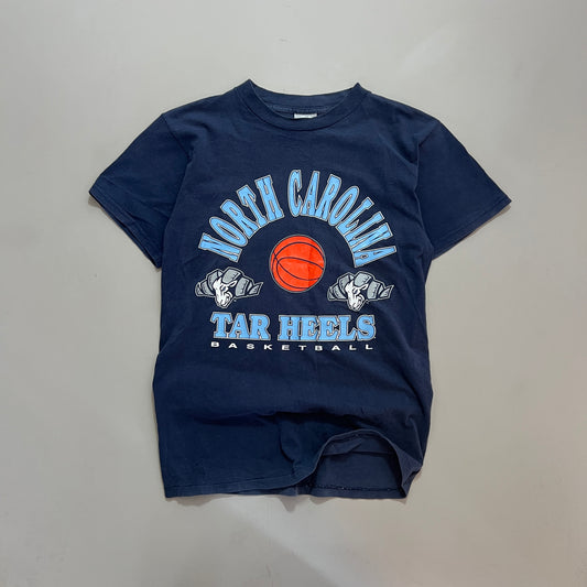 Medium 2000s North Carolina Tar Heels Basketball T-shirt